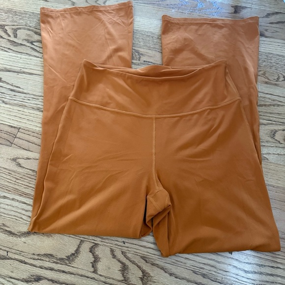 Lululemon Groove Nulu High-Rise Flared Pant – Butternut Brown, Size 12 (Regular) - Picture 4 of 12